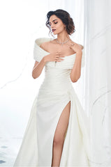 Ivory white Dimensional collar taffeta Gown